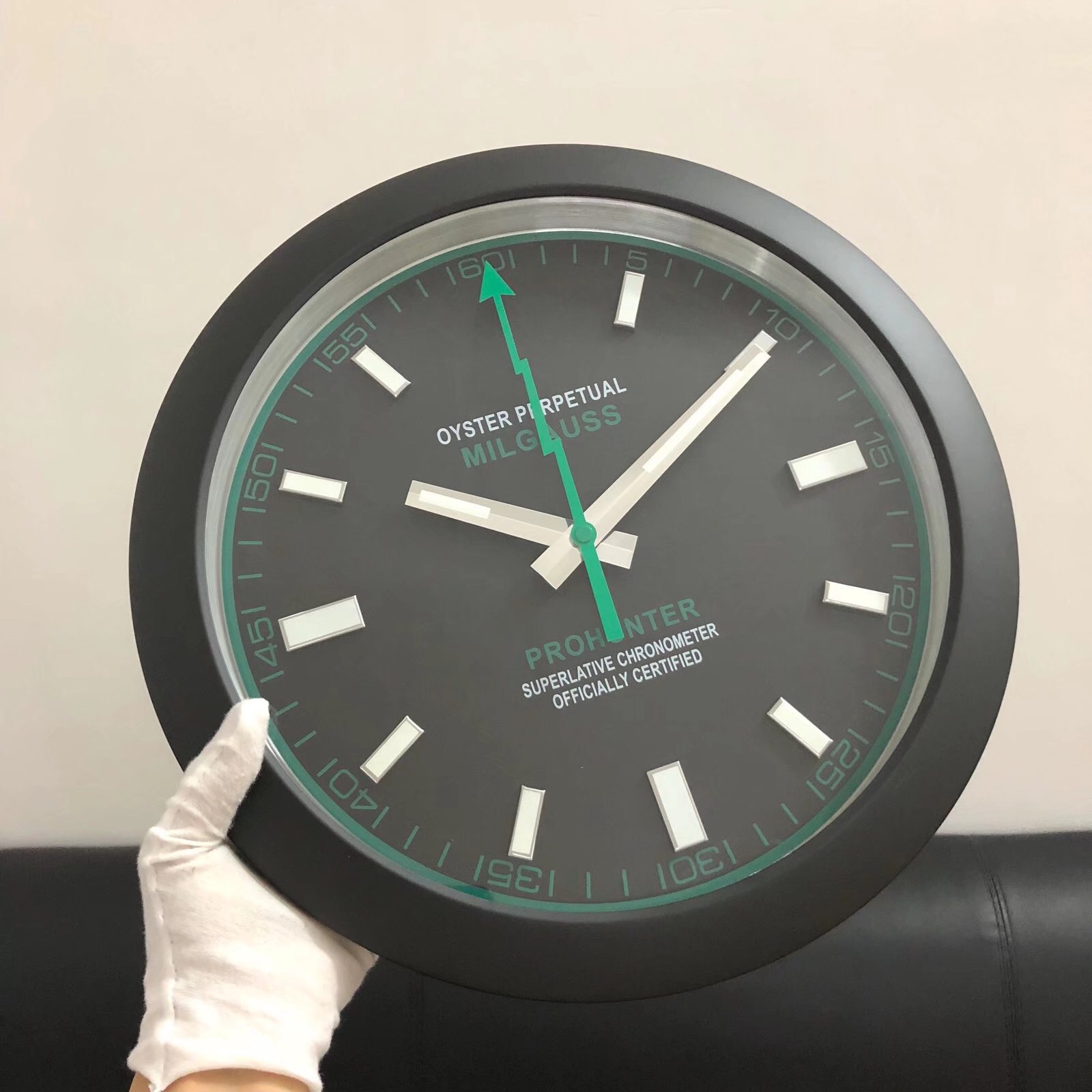 Office R Wall Clocks Black-Green with Luminous